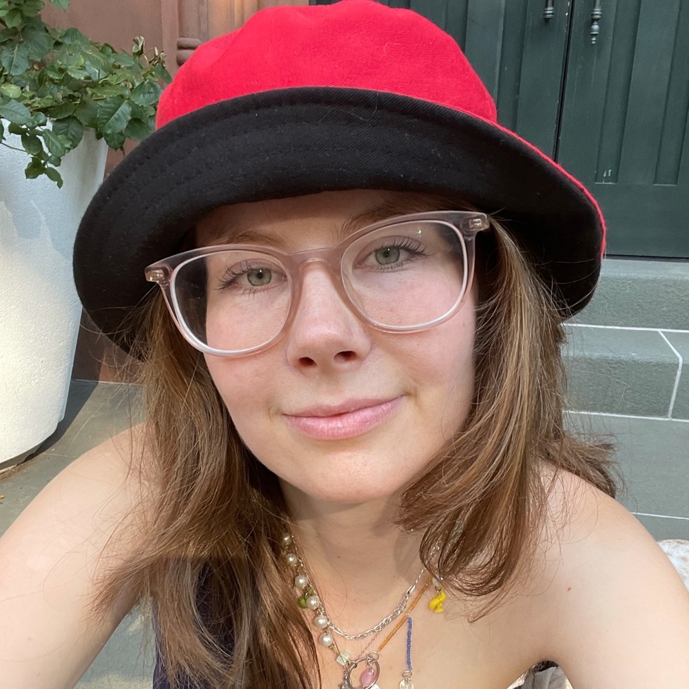 Meet your Posher, Maya